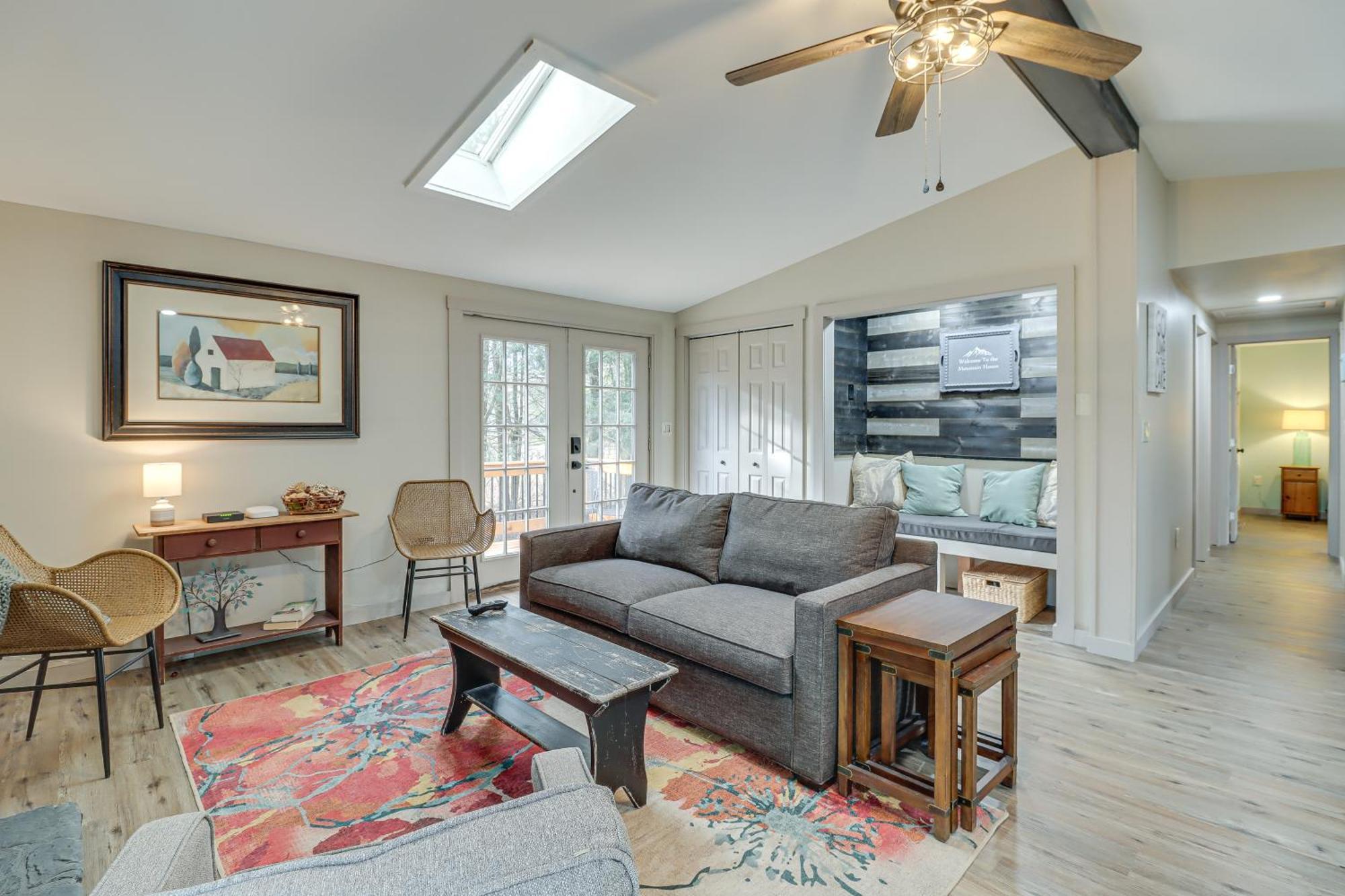 Quaint Jim Thorpe Cabin Retreat, Walk To Beach! Eksteriør billede