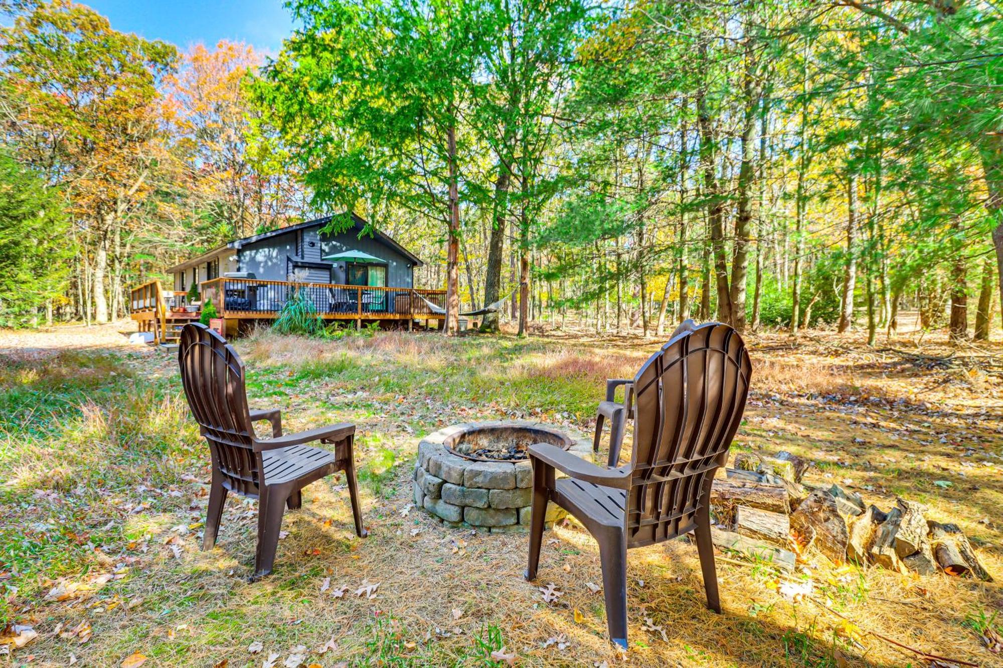 Quaint Jim Thorpe Cabin Retreat, Walk To Beach! Eksteriør billede